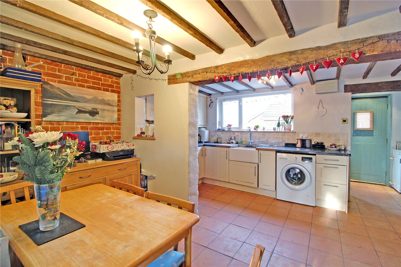 Kitchen & Dining